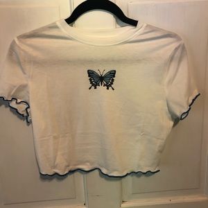 TRENDY butterfly top 🦋
